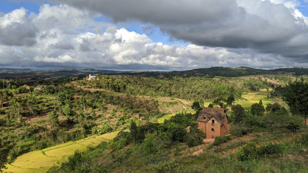 Chez INDRI, nous en sommes convaincus : des approches fragmentées, basées sur des projets isolés, ne suffiront pas